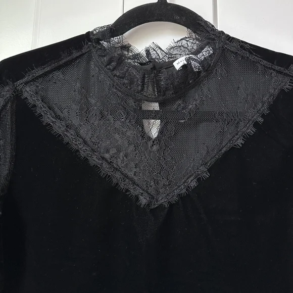 Blue and White Fitted Long Sleeve Blouse with Mandarin Collar - Picture 10 of 10